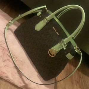Aloe Green🌿 Michael Kors bag 👜